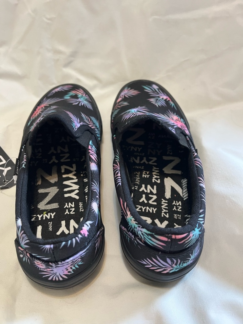 NWT Zoo York Black Slip-On Sneakers with Vibrant Tropical Print - Picture 6 of 11